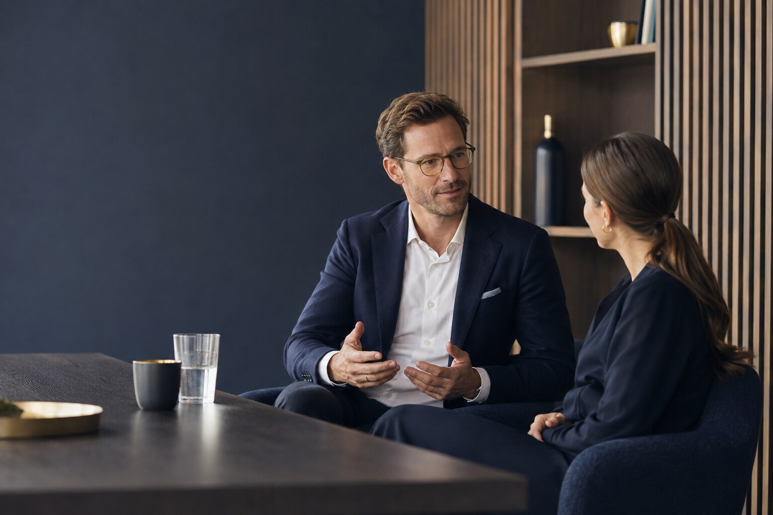 Symbolbild für ein persönliches Mentoring-Gespräch beim beruflichen Einstieg